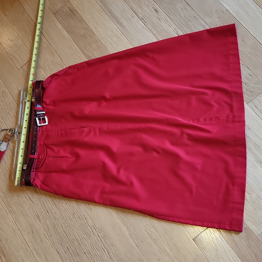 Allison Smith cotton/poly blend red straight casual skirt belted with tu…